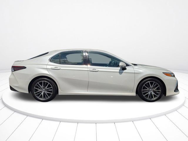 Used 2023 Toyota Camry XLE FWD image 2