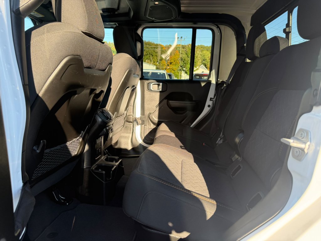 Used 2026 Jeep Gladiator Mojave AWD/4WD image 11