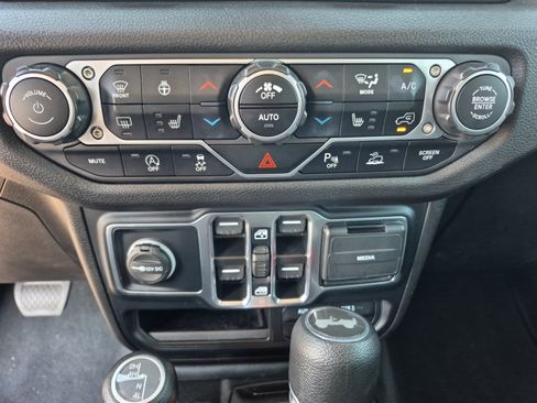 Used 2024 Jeep Wrangler Unlimited Sport AWD/4WD image 29