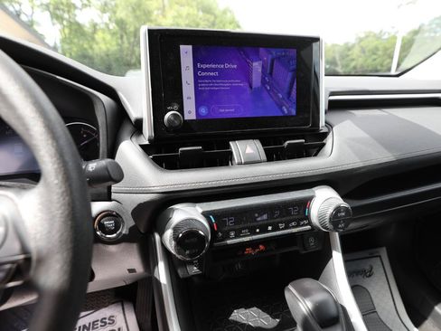Used 2023 Toyota RAV4 XLE AWD/4WD image 19