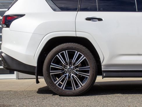 Used 2024 Lexus LX 600 4WD w/ Luxury Package image 6