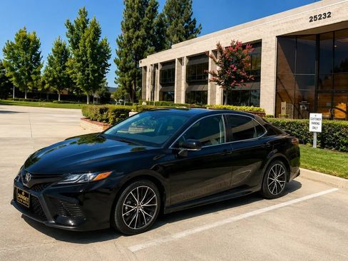 Used 2023 Toyota Camry SE w/ Convenience Package FWD image 14
