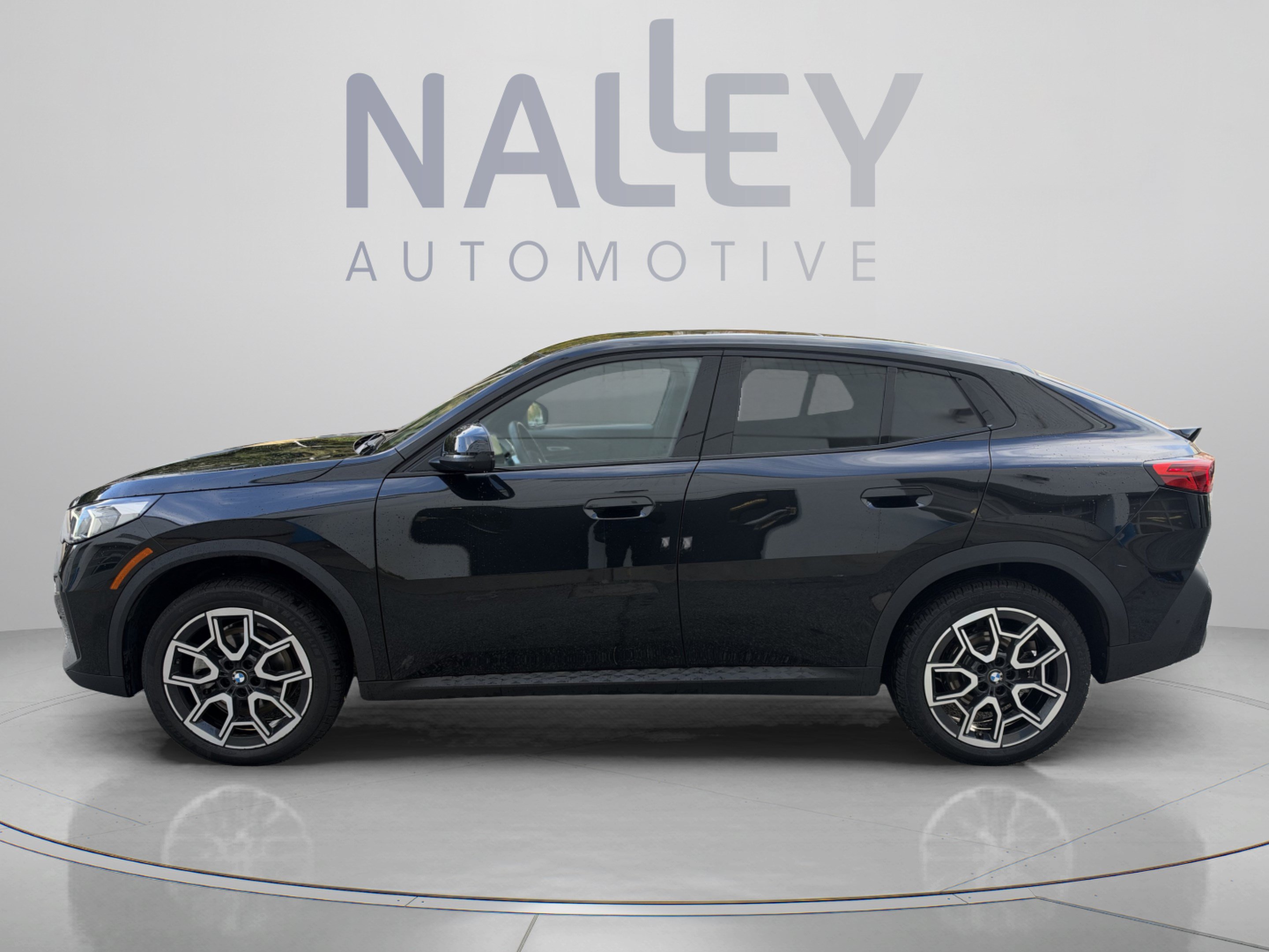 Used 2026 BMW X2 xDrive28i AWD/4WD image 2