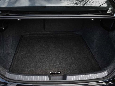 Used 2024 Volkswagen Jetta SE image 8