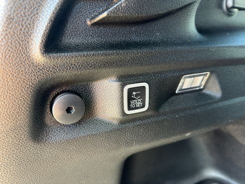 Used 2024 Jeep Grand Cherokee L Altitude AWD/4WD image 12