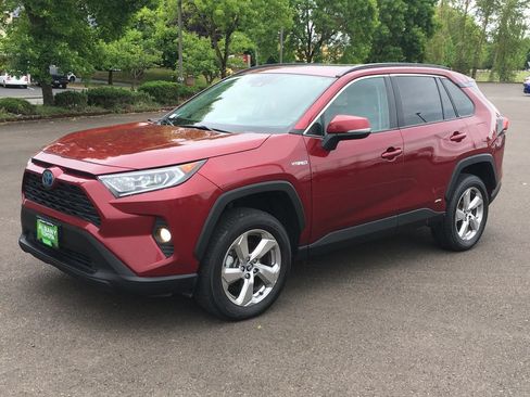 Used 2021 Toyota RAV4 XLE Premium AWD/4WD image 12