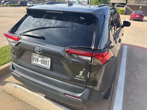 Used 2022 Toyota RAV4 XLE w/ Convenience Package image 13