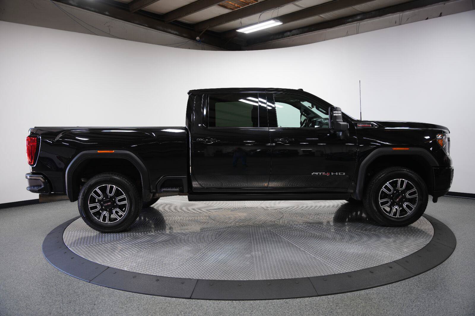 Used 2023 GMC Sierra 3500 AT4 w/ AT4 Premium Plus Package AWD/4WD image 12