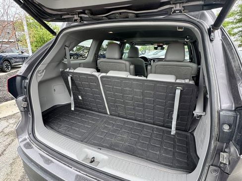 Used 2019 Toyota Highlander Limited w/ Carpet Mat Package (TMS) AWD/4WD image 9