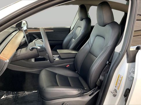 Used 2023 Tesla Model Y AWD image 7