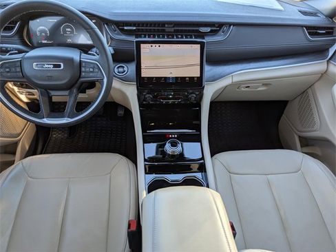 Used 2023 Jeep Grand Cherokee Limited image 12