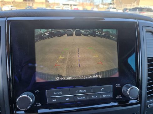 Used 2024 Nissan Titan SV w/ SV Convenience Package image 4