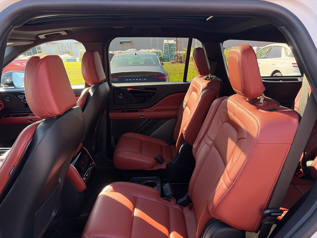 Used 2025 Lincoln Aviator Reserve w/ Jet Appearance Package AWD/4WD image 19