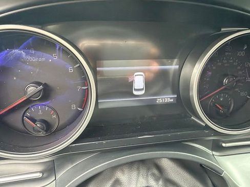 Used 2023 Kia Carnival LX FWD image 13