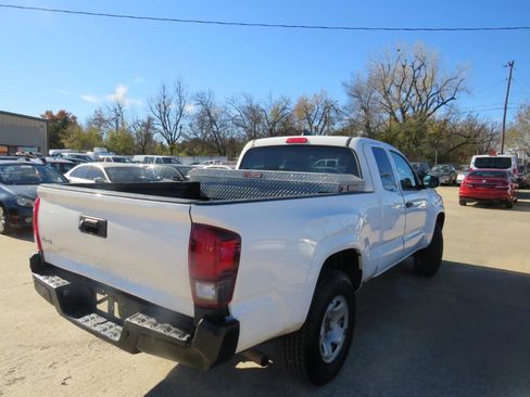 Used 2022 Toyota Tacoma SR AWD/4WD image 5