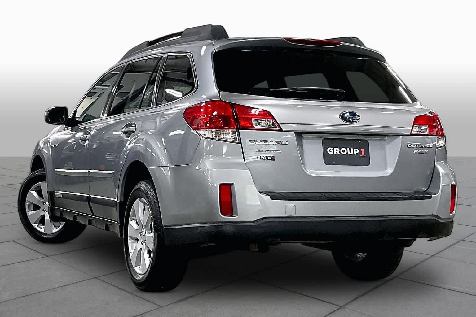 Used 2011 Subaru Outback 2.5i Premium w/ All-Weather Pkg AWD/4WD image 11