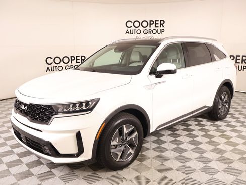 Used 2022 Kia Sorento EX w/ Panoramic Sunroof Package FWD image 12