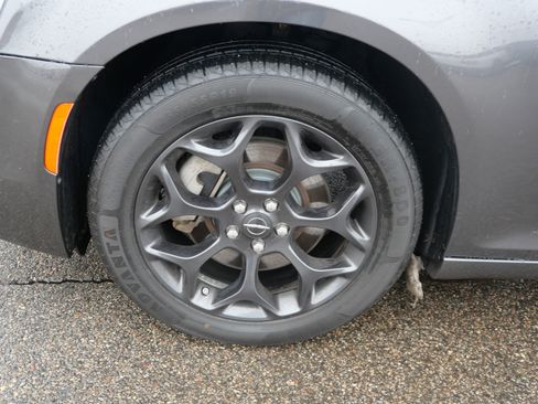 Used 2022 Chrysler 300 Touring w/ Sport Appearance Package image 15