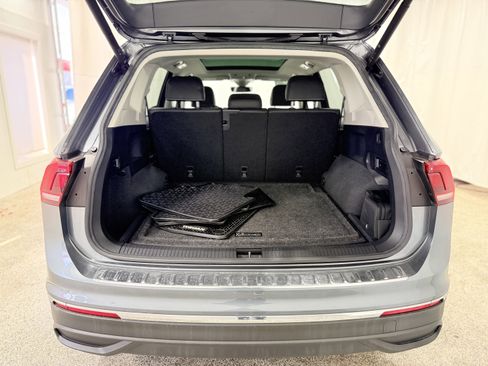 Used 2022 Volkswagen Tiguan SE w/ Panoramic Sunroof Package image 10