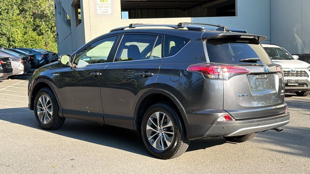 Used 2017 Toyota RAV4 XLE w/ Convenience Package AWD/4WD image 3