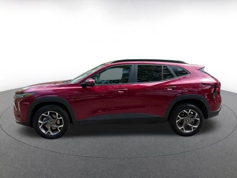 Used 2025 Chevrolet Trax LT image 8