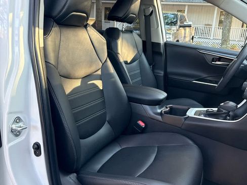 Used 2023 Toyota RAV4 Limited image 18