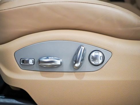 Certified 2022 Porsche Macan image 24