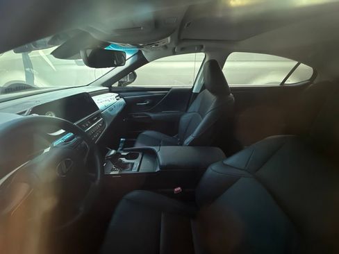 Used 2025 Lexus ES 350 w/ Premium Package FWD image 11