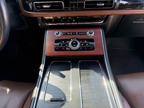 Certified 2021 Lincoln Aviator Reserve w/ Equipment Group 201A image 11