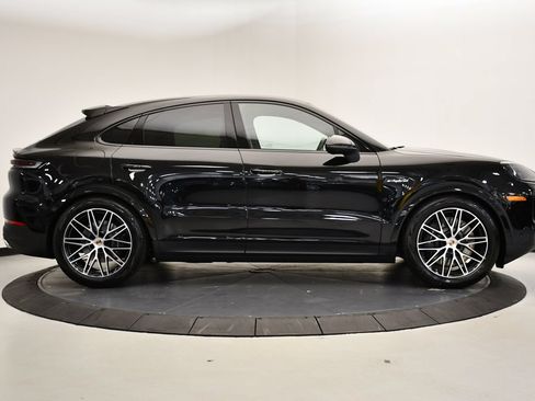 Certified 2025 Porsche Cayenne E-Hybrid Coupe AWD/4WD image 8