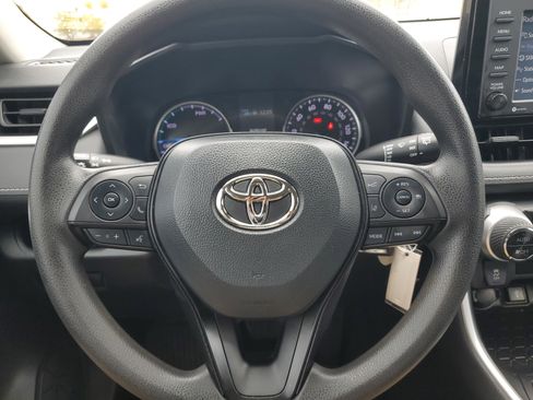 Used 2022 Toyota RAV4 LE image 20