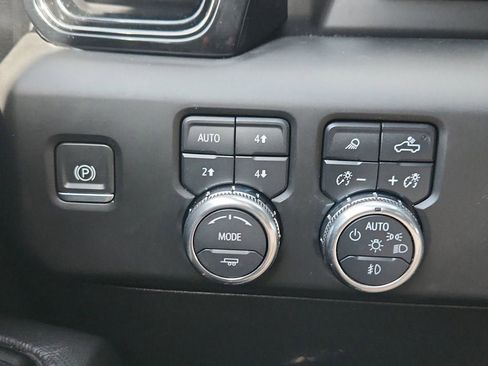 Used 2024 GMC Sierra 2500 AT4X AWD/4WD image 30