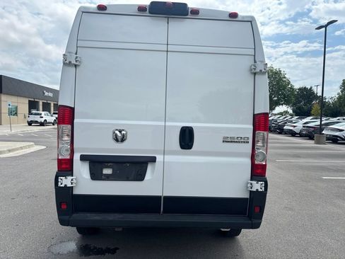 Used 2024 RAM ProMaster 2500 w/ Convenience Group FWD image 8