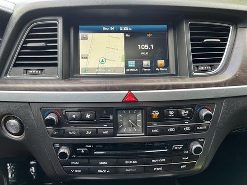 Used 2015 Hyundai Genesis 5.0 image 16