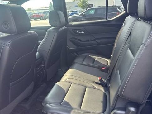 Used 2023 Chevrolet Traverse LT w/ LT Premium Package AWD/4WD image 5