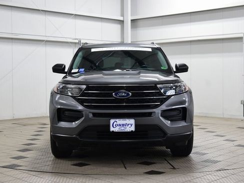 Used 2022 Ford Explorer XLT image 2
