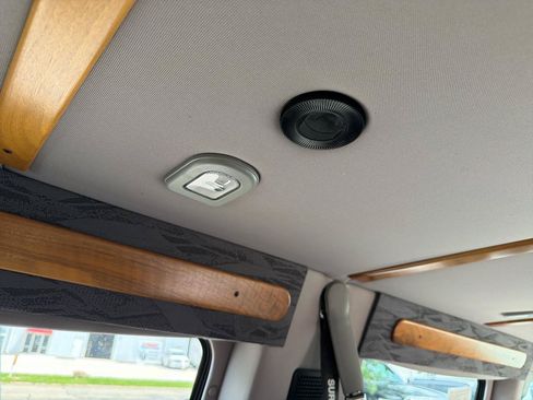 Used 2003 GMC Savana 1500 w/ Preferred Equipment Group 3 RWD image 30