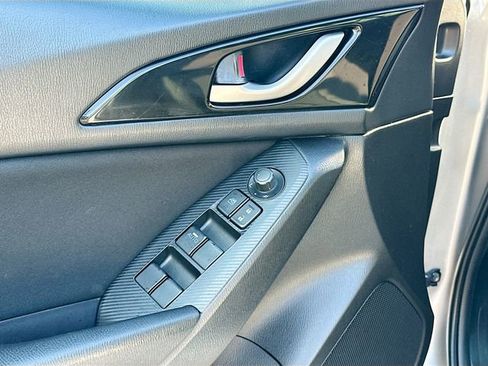 Used 2015 MAZDA MAZDA3 i Touring image 17