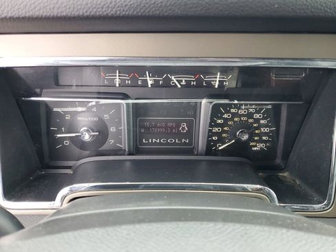 Used 2012 Lincoln Navigator Base image 12