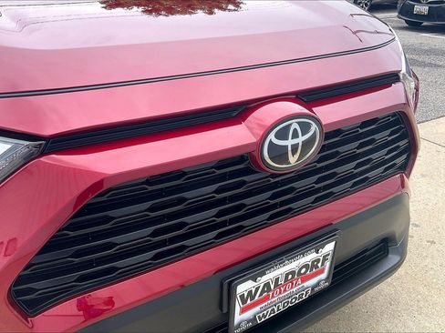 Used 2025 Toyota RAV4 XLE AWD/4WD image 34
