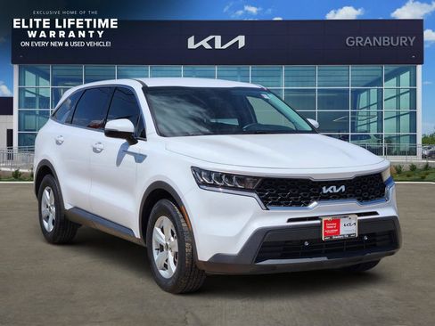 Used 2023 Kia Sorento LX FWD image 3