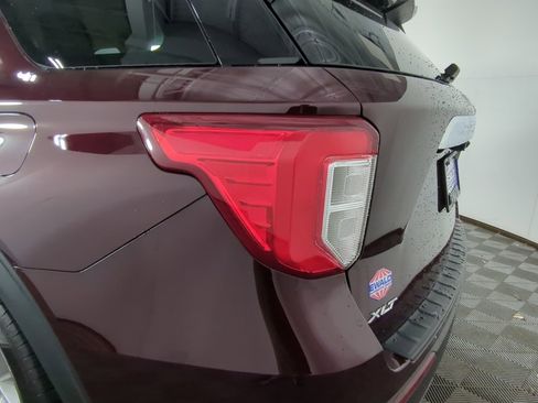 Used 2022 Ford Explorer XLT w/ Equipment Group 202A image 12