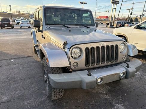 Used 2018 Jeep Wrangler Unlimited Sahara image 6