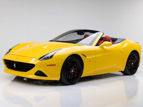 Used 2016 Ferrari California T image 9