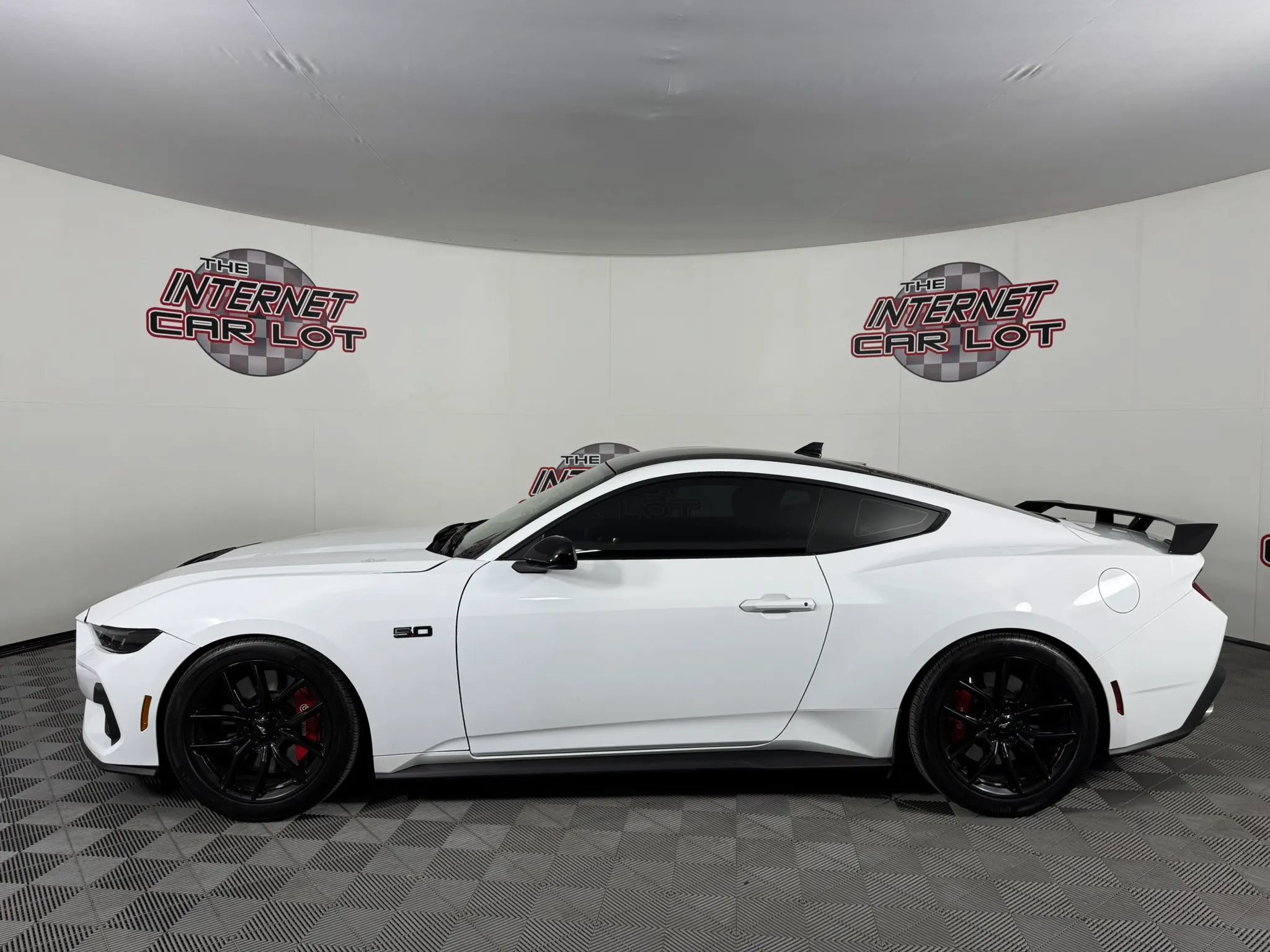 Used 2024 Ford Mustang GT RWD image 4