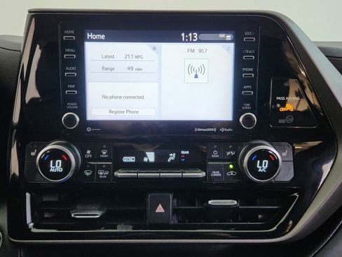 Used 2022 Toyota Highlander XLE AWD/4WD image 23