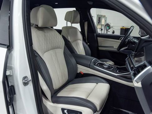 Certified 2025 BMW X7 M60i AWD/4WD image 26
