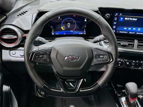 Used 2025 Chevrolet Trax RS w/ Driver Confidence Package image 10