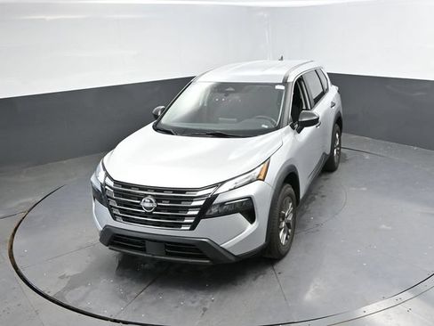 Used 2024 Nissan Rogue S FWD image 38