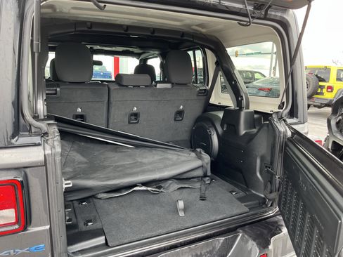 Used 2023 Jeep Wrangler Unlimited w/ Cold Weather Group image 5